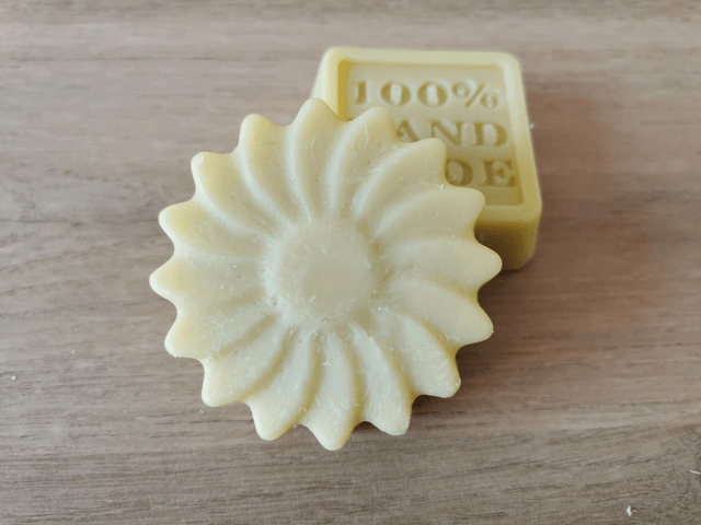 Motifs divers, moyen format - Savon doux artisanal au miel et au beurre de karité - Le Miel - motifs variés